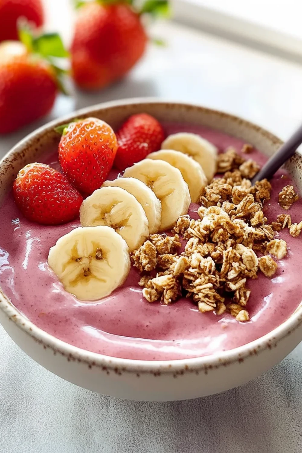 Creamy Strawberry Banana Smoothie Bowl
